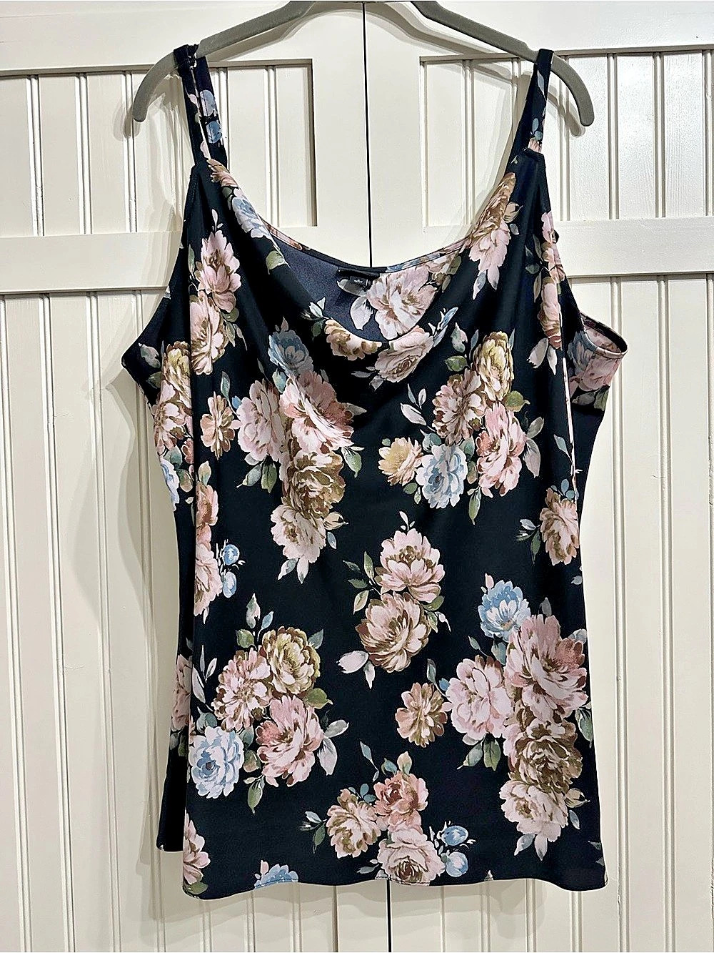 TORRID Floral Cowl Neck Tank in Black & Pink Size 2 Like New